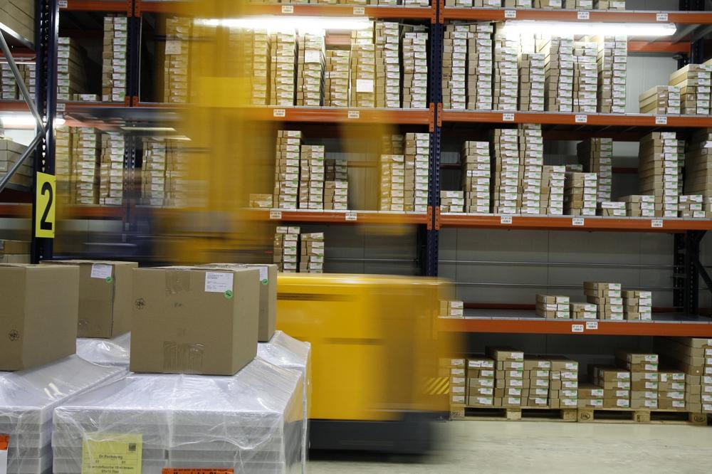 warehouse teamwork
